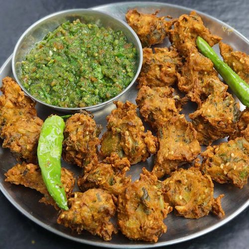 Lili dungdi na bhajiya with green chutney| how to make spring onion ...